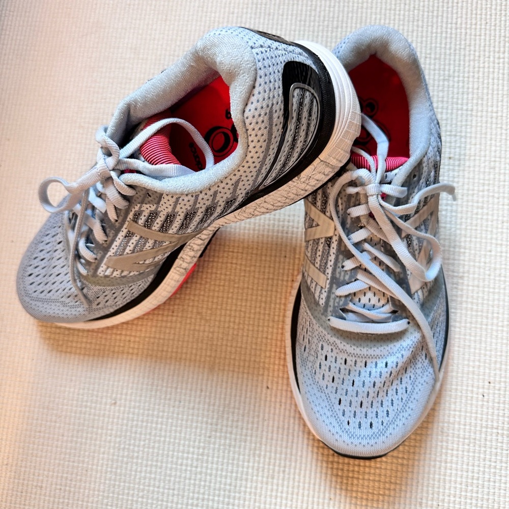 New Balance 860 V.9